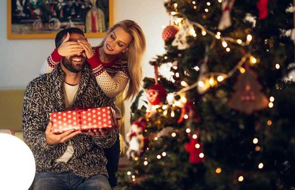 10 hadiah natal terbaik untuk suami di pasaran pada Tabel Perbandingan 2020