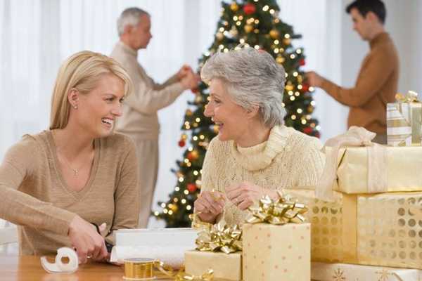 10 hadiah natal terbaik untuk ibu mertua di pasaran pada Tabel Perbandingan 2020