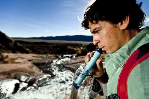 8 melhores filtros de água portáteis para desfrutar de água limpa em estado selvagem