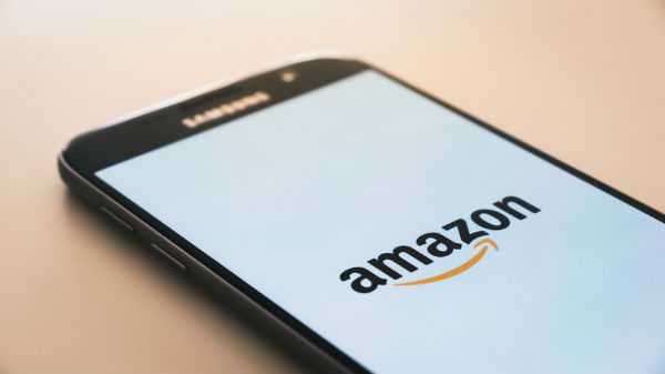 Amazonas stora indiska försäljning mot Flipkart Republic Day Sale bästa erbjudanden på smartphones, TV-apparater och mer