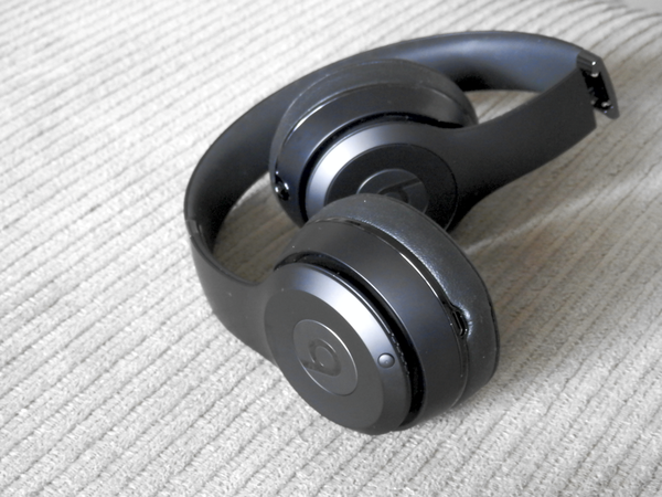 Apple diskon headphone nirkabel BeatsX, Solo3 & Powerbeats3