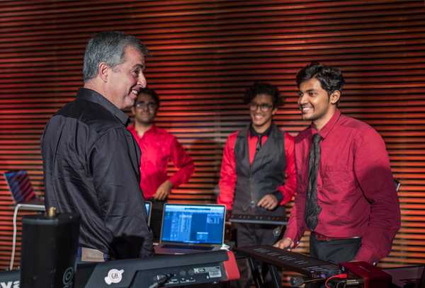 Apple abre o Mac Labs na Índia para ensinar os alunos a criar música usando o Logic Pro X