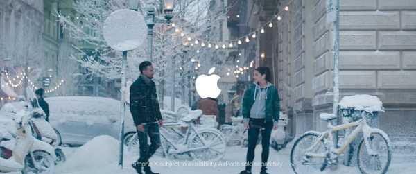 Iklan liburan aneh Apple adalah tentang AirPod, musik & romansa