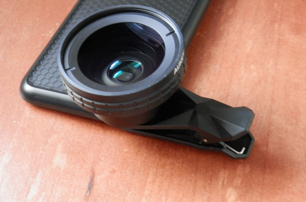 O sistema de lentes Ora 2-em-1 da Aukey para iPhone ajuda a expandir seus recursos de fotografia móvel