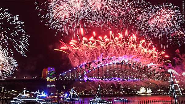 Foto-foto iPhone 7 yang indah menunjukkan perayaan Malam Tahun Baru di seluruh dunia
