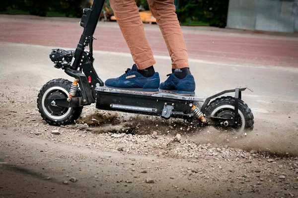 Beste off-road elektrische scooters voor Climbing Hills