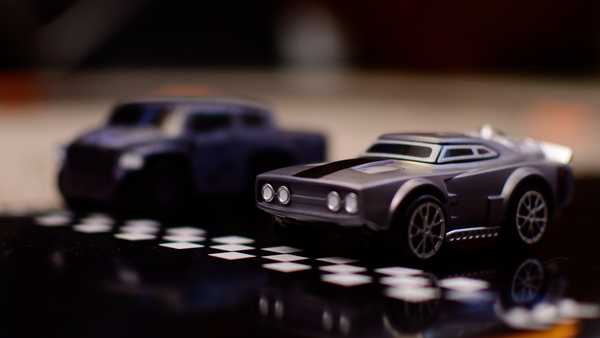 Blaas je tegenstander van de weg in Vin Diesel-stijl met de Anki Overdrive Fast & Furious Edition