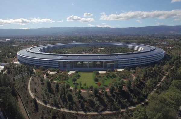Drohnenaufnahmen zeigen den fast fertiggestellten Apple Park, das Besucherzentrum und vieles mehr