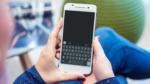 Cómo eliminar el historial del teclado en su teléfono inteligente Android