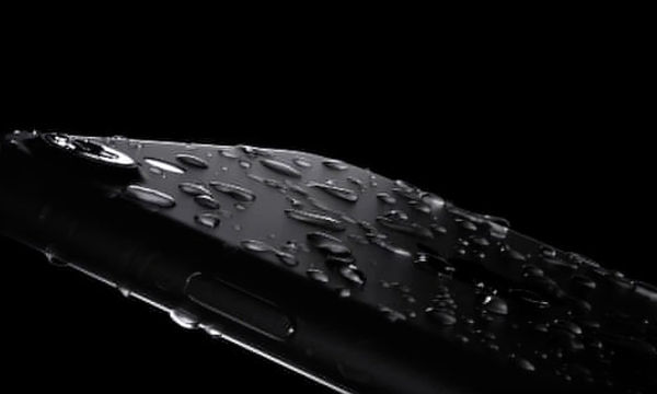 Si dice che iPhone 8 sia dotato di una maggiore resistenza all'acqua IP68 come il Samsung Galaxy S7