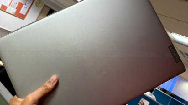 Lenovo Ideapad S340 Paket Jumlah Tepat I / O Yang Harus Dimiliki Laptop Modern