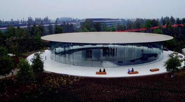 Nuevo clip de dron muestra el Teatro Steve Jobs completo antes del evento histórico del iPhone 8