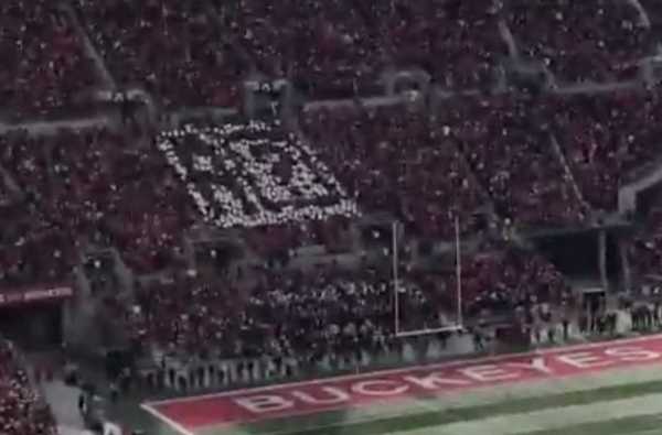 Ohio State se burla de Apple durante un reciente partido de fútbol