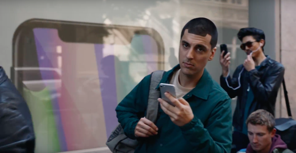 Samsung-Werbung macht sich wieder über das iPhone lustig