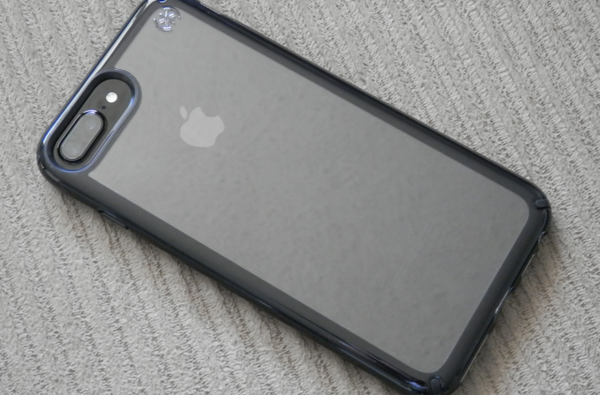 O Presidio Show da Speck revela o acabamento do seu iPhone na parte de trás do estojo