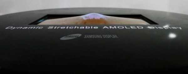 Video Samsungs stretchbara AMOLED-prototypskärm i aktion