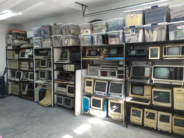 ¿Quieres comenzar un museo? Este tipo está vendiendo su colección de computadoras que incluye 80 Macs clásicos