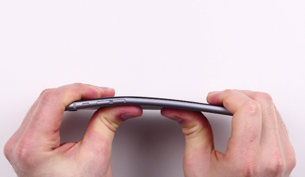 Apple savait que l'iPhone 6 se plierait, a induit les clients en erreur au sujet de la «maladie du toucher»