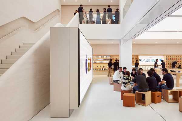 Vor der Eröffnung am Samstag zeigt Apple seinen ersten Kyoto-Store mit mehrstöckigem Atrium