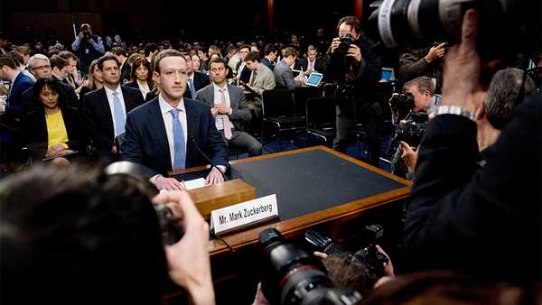Facebook sospende circa 200 app per sospetto uso improprio di dati