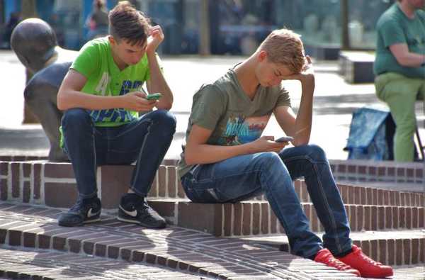 Prancis melarang penggunaan smartphone dan tablet pribadi di sekolah