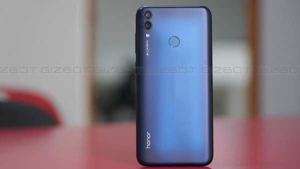 Honor 8C First Impressions Desain dan baterai menonjol