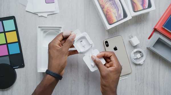 MKBHD unboxes gouden iPhone Xs Max geen koptelefoon-dongle & snellaadaccessoires