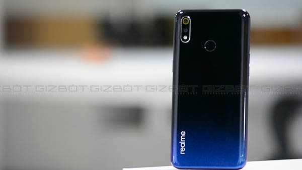 Fitur Realme 3 vs Samsung Galaxy M10 Ini adalah perbedaan utama