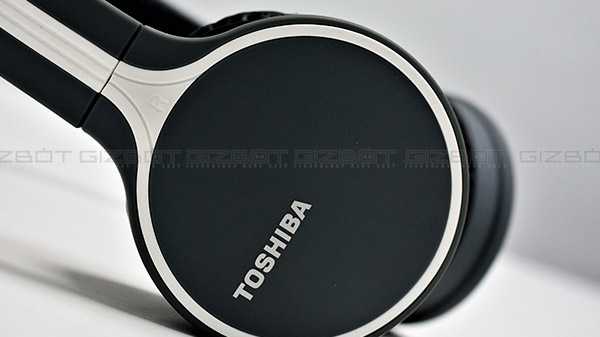 Toshiba RZE-BT180H trådlösa hörlurar granskar högt ljud, stark bas men missar tydlighet