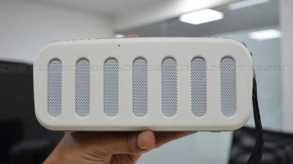 Avaliação do alto-falante Bluetooth Ubon SP-6525 robusto Um artista acessível e médio