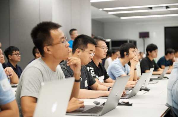 Apple membuka pusat pertama untuk pengembangan dan desain aplikasi di Shanghai