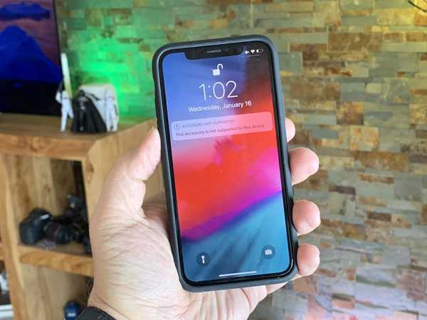 El nuevo Smart Battery Case de Apple se adapta a un iPhone X, pero la carga requiere iOS 12.1.3