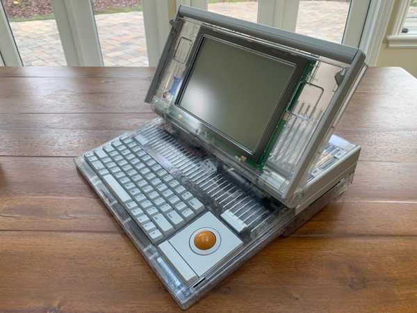 Guarda le foto di un prototipo vintage Macintosh Portable M5120