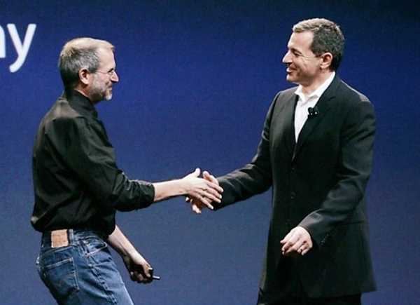 O CEO da Disney, Bob Iger, renuncia ao conselho da Apple