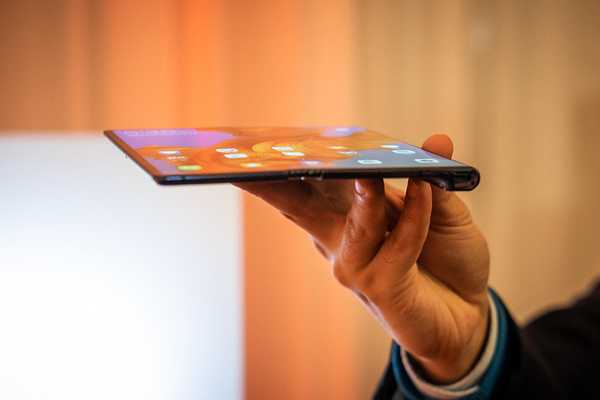 Huawei ritarda il suo telefono pieghevole due giorni dopo che AT&T ha annullato tutti i preordini del Galaxy Fold sfortunato di Samsung